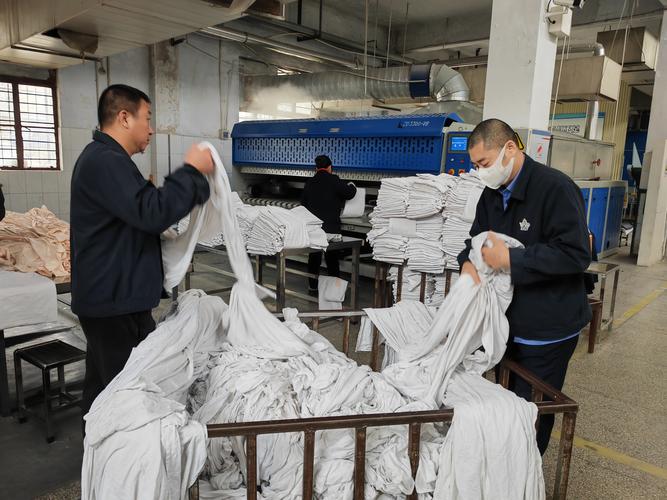 dich-vu-giat-dong-phuc-phong-sach-5